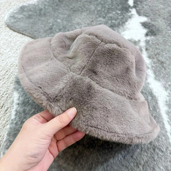 Sprigs Reversible Faux Fur Sherpa Bucket Hat - Picture 6 of 13
